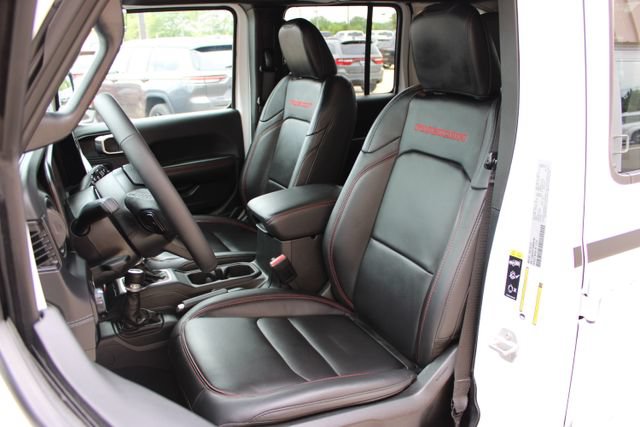 Used 2025 Jeep Wrangler Unlimited Rubicon AWD/4WD image 15