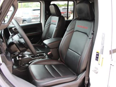 Used 2025 Jeep Wrangler Unlimited Rubicon AWD/4WD image 15