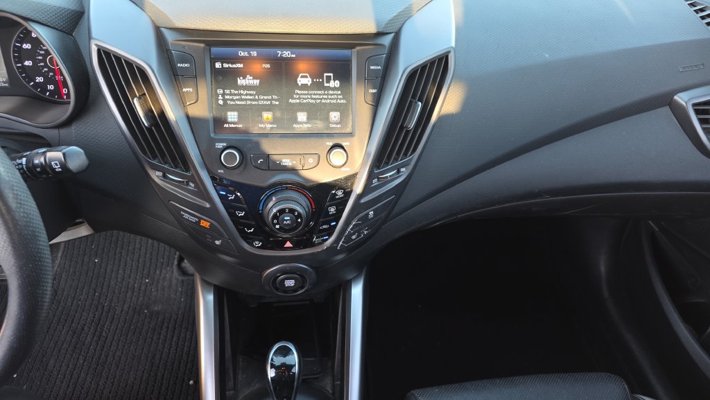 Used 2017 Hyundai Veloster Turbo FWD image 21