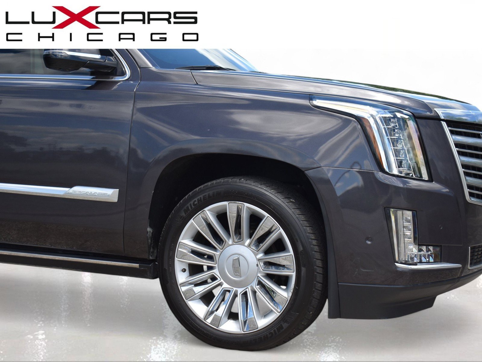 Used 2017 Cadillac Escalade Platinum AWD/4WD image 2