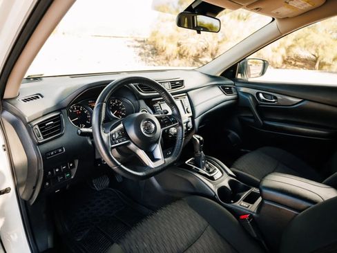 Used 2020 Nissan Rogue SV w/ Premium Package image 11