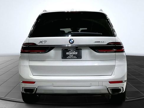Used 2023 BMW X7 xDrive40i w/ Premium Package AWD/4WD image 4