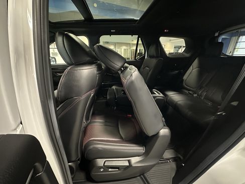 Used 2025 Honda Pilot Black Edition image 27