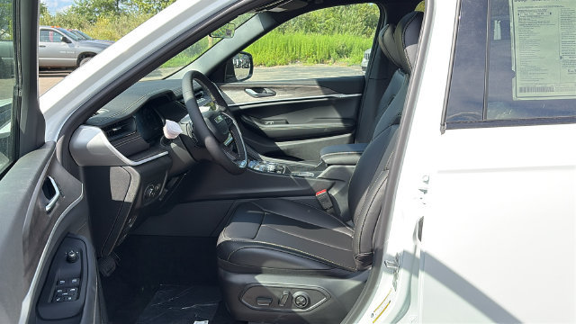 New 2027 Jeep Grand Cherokee Limited AWD/4WD image 9