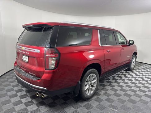 Used 2024 Chevrolet Suburban Premier image 2