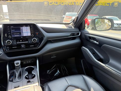 Used 2022 Toyota Highlander XSE image 23