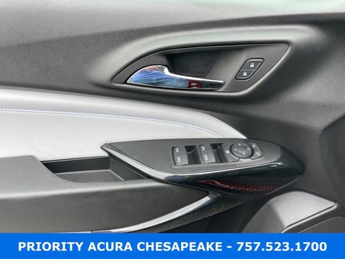 Used 2025 Chevrolet Trax LT FWD image 11