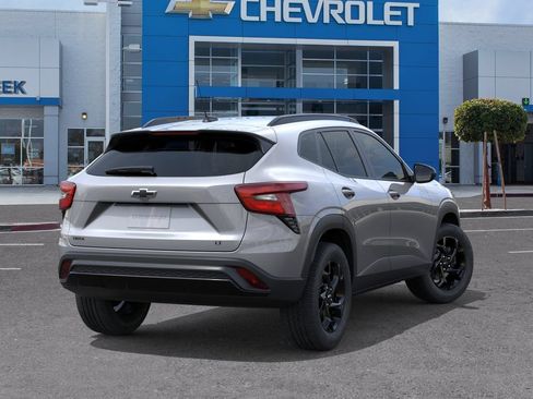 New 2026 Chevrolet Trax LT w/ Midnight Edition FWD image 4