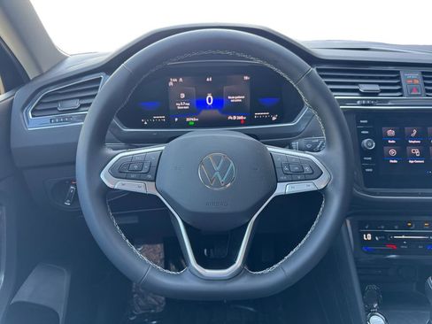 Used 2022 Volkswagen Tiguan SE AWD/4WD image 13