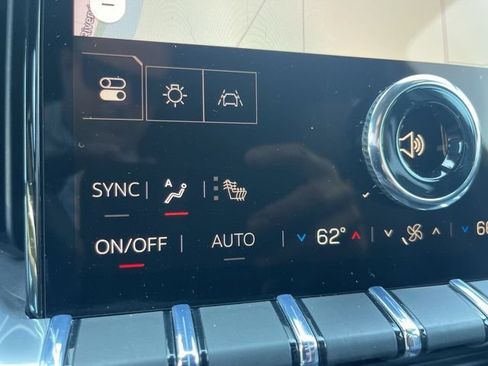 Used 2026 GMC Acadia Elevation w/ Elevation Premium Package FWD image 28