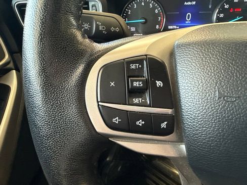 Used 2022 Ford Explorer XLT w/ Equipment Group 202A AWD/4WD image 16
