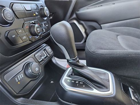 Used 2023 Jeep Renegade Latitude image 23