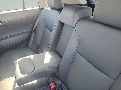 Used 2024 Toyota Corolla Cross XLE w/ Convenience Package AWD/4WD image 18