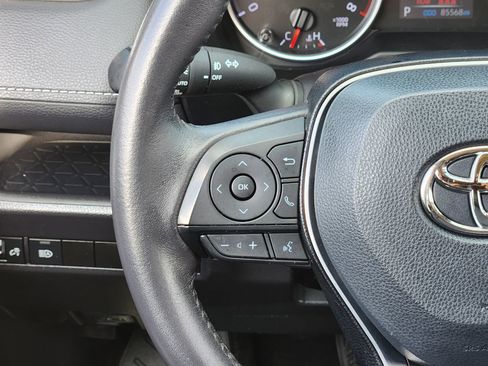 Used 2021 Toyota RAV4 XLE Premium image 33