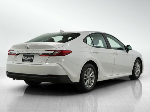 Used 2025 Toyota Camry LE image 6