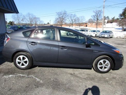 Used 2013 Toyota Prius Three image 9