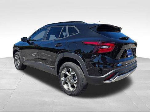 Used 2025 Chevrolet Trax LT w/ Driver Confidence Package FWD image 6