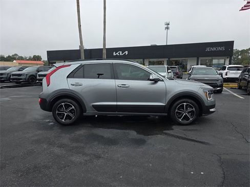 Used 2024 Kia Niro EX image 2