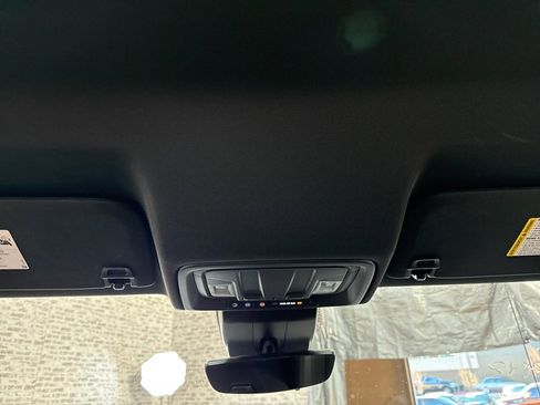 Used 2022 GMC Sierra 1500 AT4 w/ Technology Package image 21