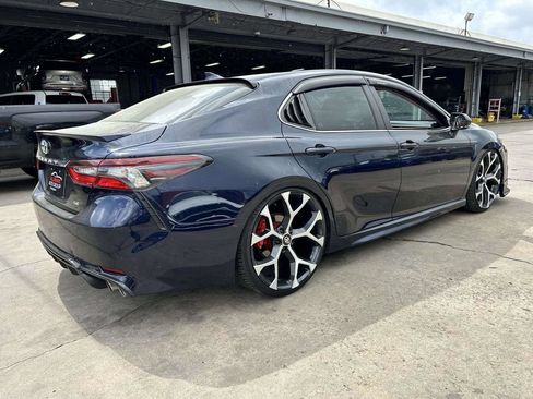 Used 2022 Toyota Camry SE w/ Audio Upgrade Package FWD image 4
