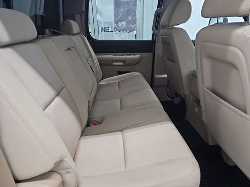 Used 2011 Chevrolet Silverado 2500 LT w/ Interior Plus Package RWD image 28