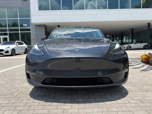 Used 2024 Tesla Model Y Long Range RWD image 9