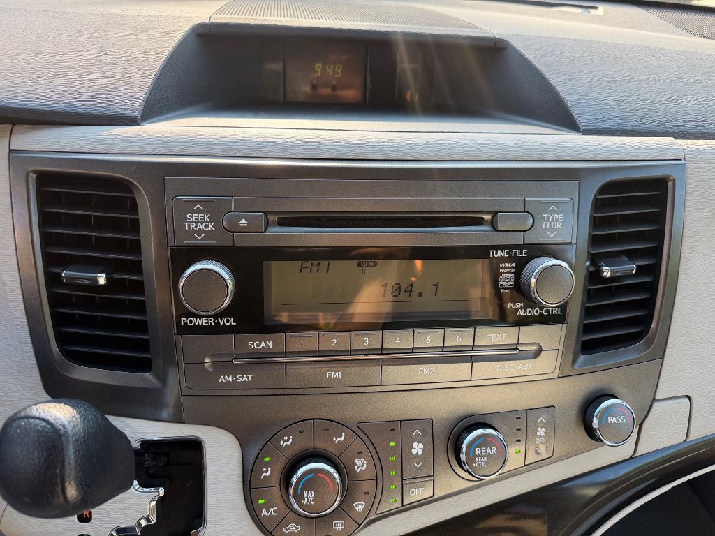 Used 2012 Toyota Sienna LE FWD image 13