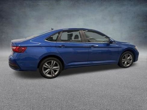 Used 2024 Volkswagen Jetta SE FWD image 4