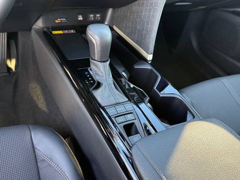 Used 2025 Toyota Camry XLE FWD image 17