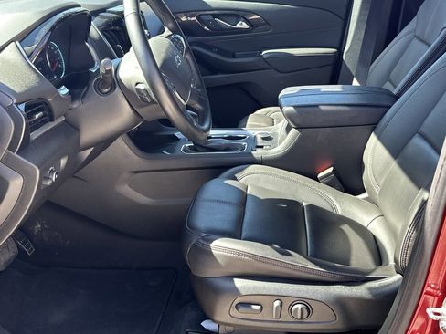 Used 2023 Chevrolet Traverse RS image 9