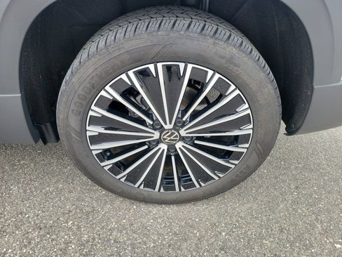 Used 2025 Volkswagen Taos SE image 26