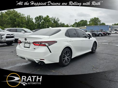 Used 2023 Toyota Camry SE FWD image 6