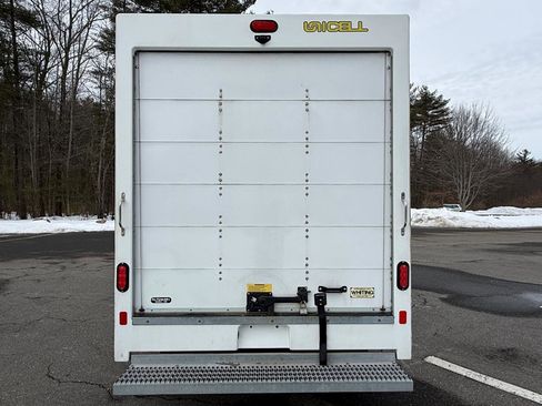 Used 2019 GMC Savana 3500 w/ Driver Convenience Package image 3