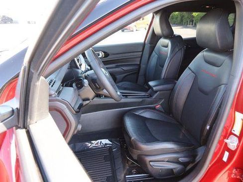 Used 2025 Jeep Compass Trailhawk AWD/4WD image 8