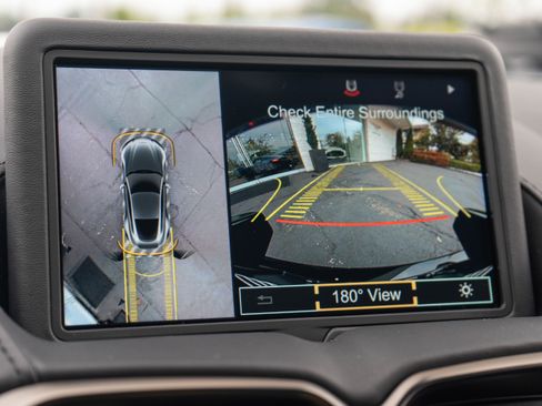 Used 2022 Aston Martin V8 Vantage Coupe image 17