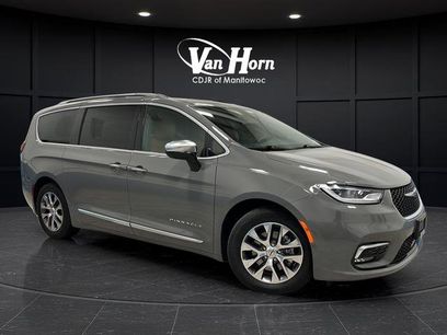 Used 2023 Chrysler Pacifica Pinnacle