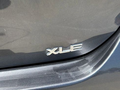 Used 2020 Toyota Highlander XLE FWD image 14