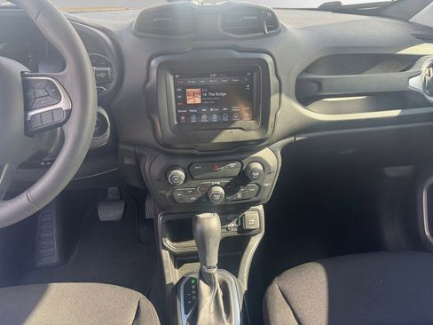 Used 2020 Jeep Renegade Latitude w/ Popular Equipment Group image 11