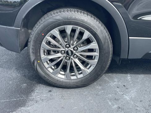 Used 2024 Cadillac XT4 Premium Luxury w/ Technology Package AWD/4WD image 9