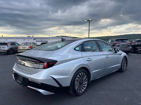 Used 2024 Hyundai Sonata Limited FWD image 2