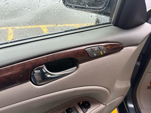 Used 2011 Buick Lucerne CXL image 13