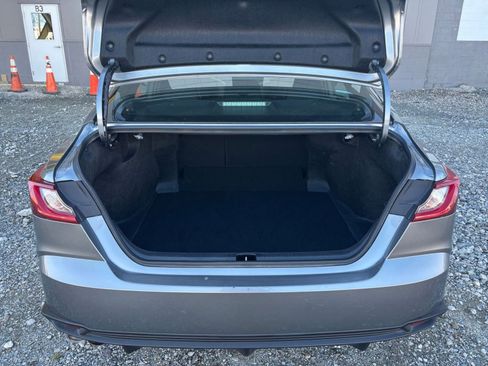 Used 2025 Toyota Camry SE image 27