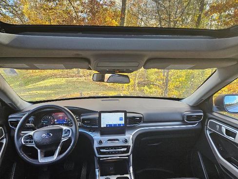 Certified 2022 Ford Explorer XLT w/ Equipment Group 202A image 11