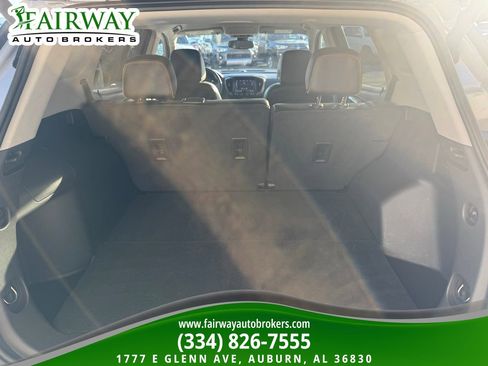 Used 2023 GMC Terrain AT4 image 30