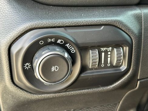 Used 2021 Jeep Wrangler Unlimited Sahara AWD/4WD image 21
