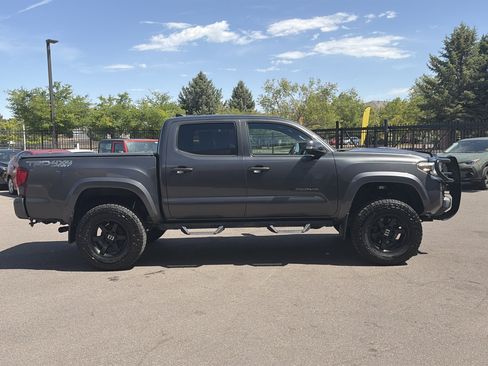 Used 2018 Toyota Tacoma TRD Sport w/ Technology Package AWD/4WD image 4