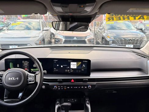 Used 2024 Kia Sorento S image 16