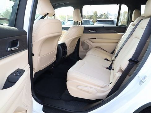 Used 2025 Jeep Grand Cherokee L Limited w/ Luxury Tech Group II image 17