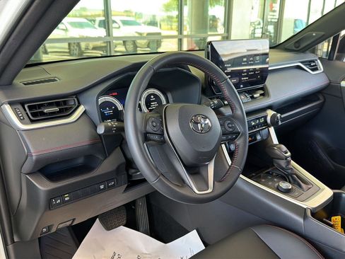 Used 2025 Toyota RAV4 XSE AWD/4WD image 20