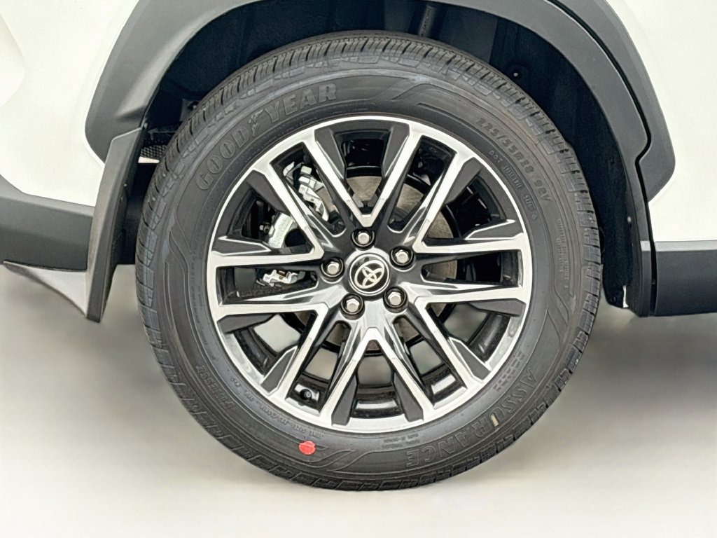 Used 2026 Toyota Corolla Cross XLE w/ Convenience Package FWD image 33